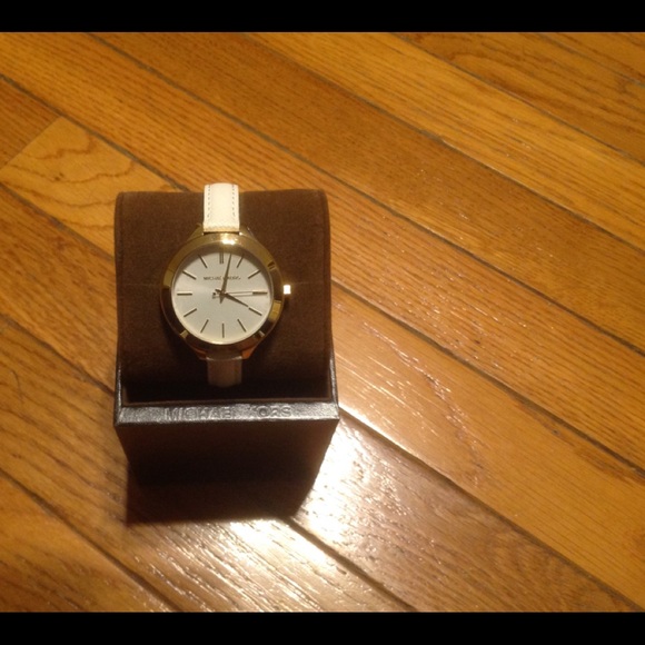 Michael Kors Slim Runway Watch - Picture 8 of 10